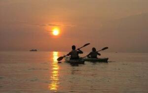 Relájate en La Manga, comida, hamaca y kayak para 2