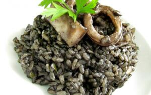 Completo menú en el puerto de San Pedro