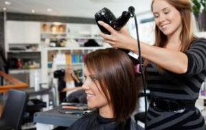 Cambia tu look. Cortar, peinar y tinte de raiz