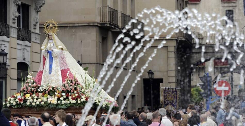 Procesión del Encuentro de Nuestra señora de la Alegría con el ...