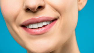 Hidratación de labios con ácido hialurónico
